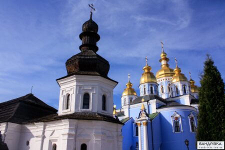 Михайлівський Золотоверхий монастир (Київ), Трапезна церква Івана Богослова