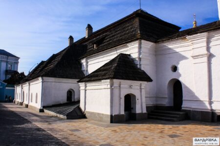 Михайлівський Золотоверхий монастир (Київ), Трапезна церква Івана Богослова