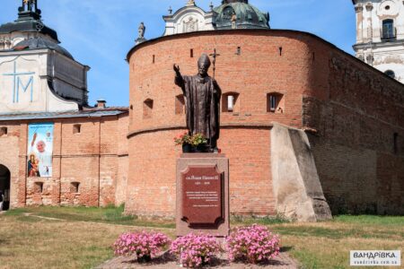 Пам’ятник Папі Івану Павлу II