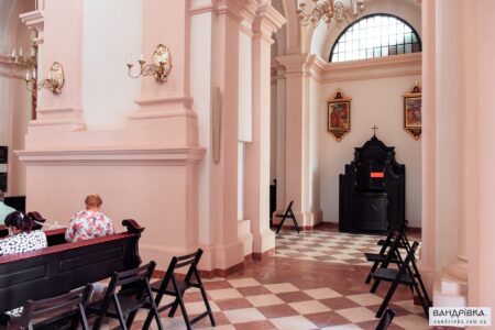 Інтер’єр костелу Діви Марії